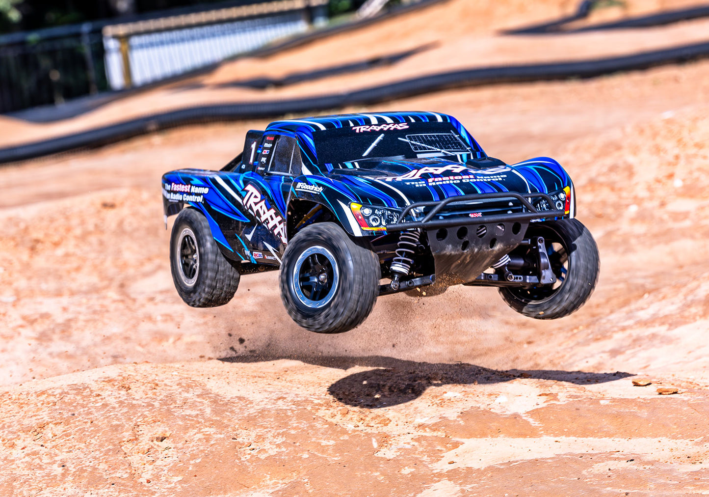 Traxxas 1/10 Slash 4x4 VXL-3S Brushless - Clipless Body
