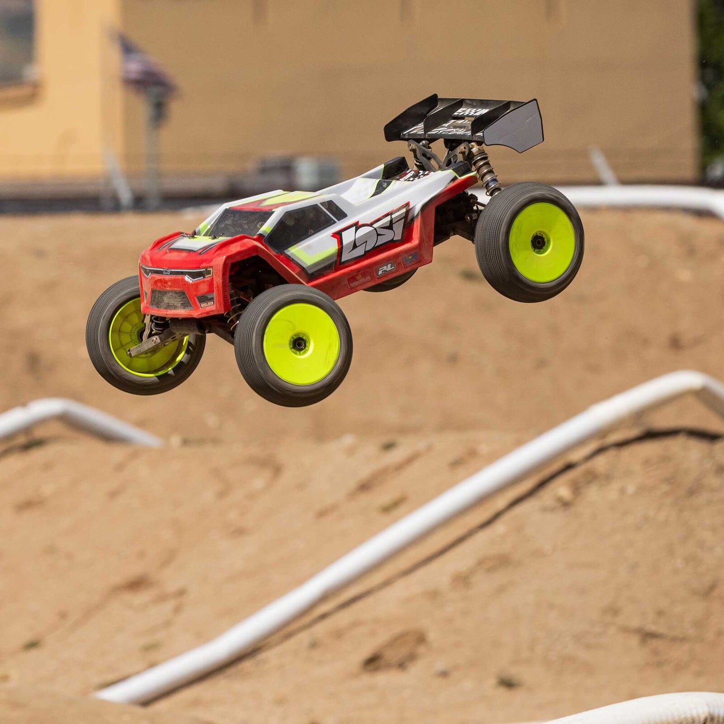 Team Losi 1/8 8IGHT-XTE 4WD Sensored Brushless Racing Truggy RTR
